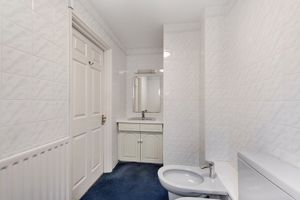 Master Bedroom En Suite Bathroom- click for photo gallery